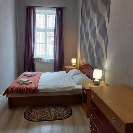 2 Bedroom Apartment On Tomashivskogo Street 7 Lviv Exterior foto