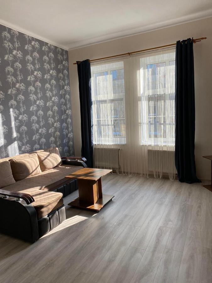 2 Bedroom Apartment On Tomashivskogo Street 7 Lviv Exterior foto