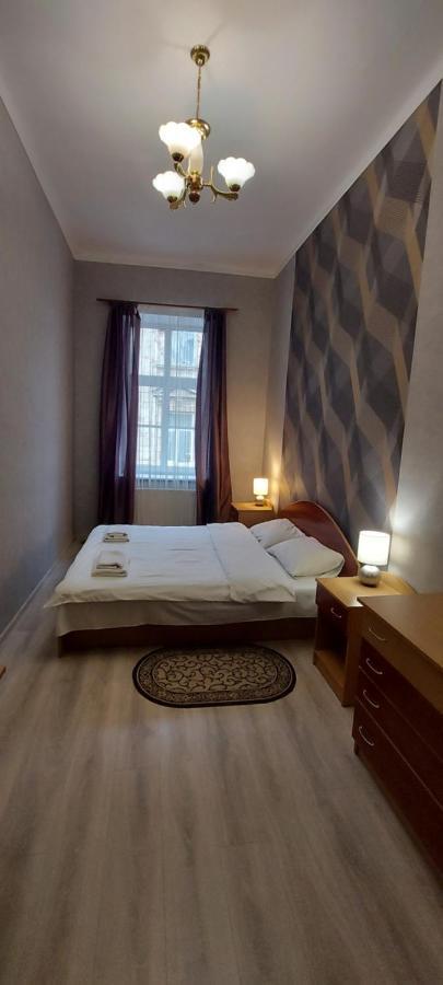 2 Bedroom Apartment On Tomashivskogo Street 7 Lviv Exterior foto