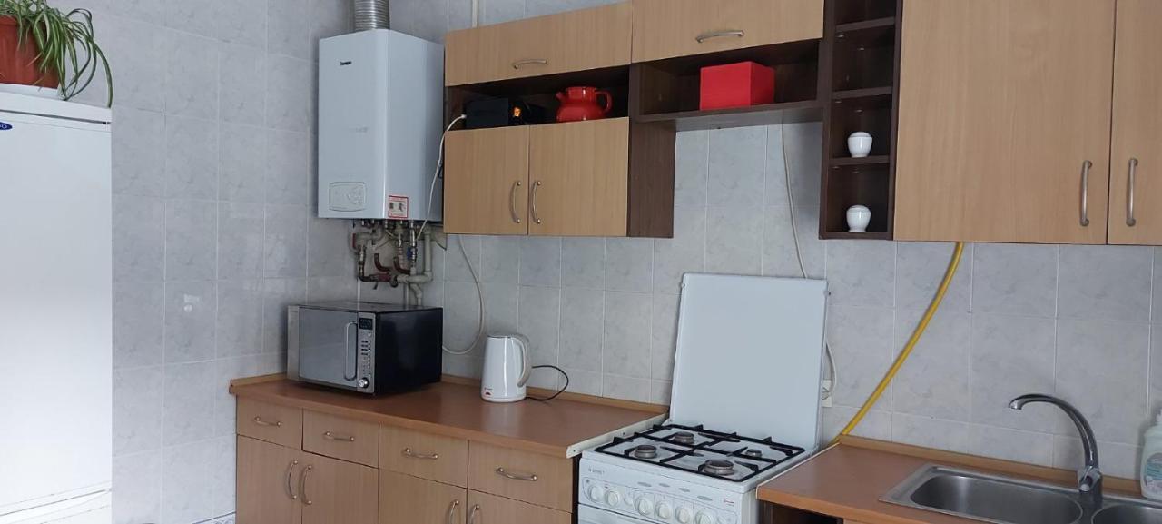 2 Bedroom Apartment On Tomashivskogo Street 7 Lviv Exterior foto